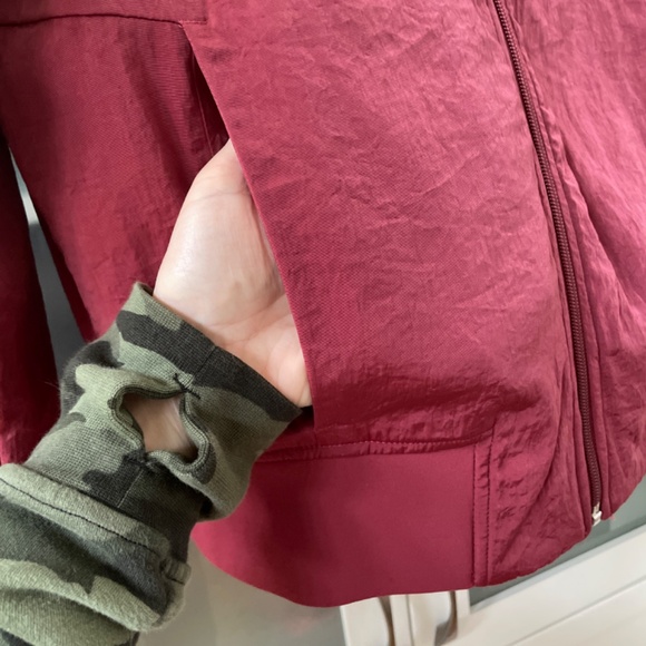 Lululemon Serene Travels Bomber Jacket SZ 6 Chianti NWT REVERSIBLE!❤️ - Picture 9 of 9